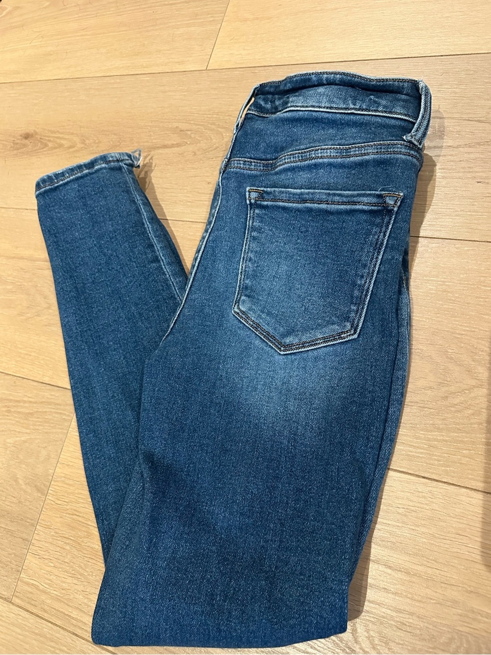 Vervet Women’s Skinny Jeans-distressed